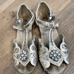 Mari shoe from Joyfolie. Size Y4.